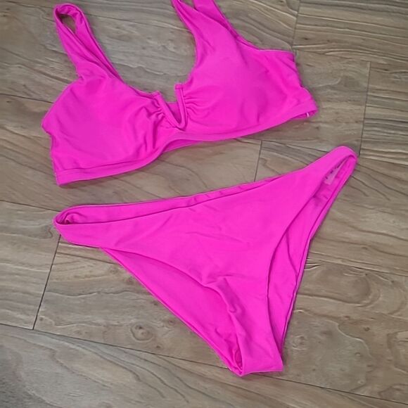 Swim Sale Pink V-Shaped Two Peice Bikini in Magenta size M - Picture 3 of 16